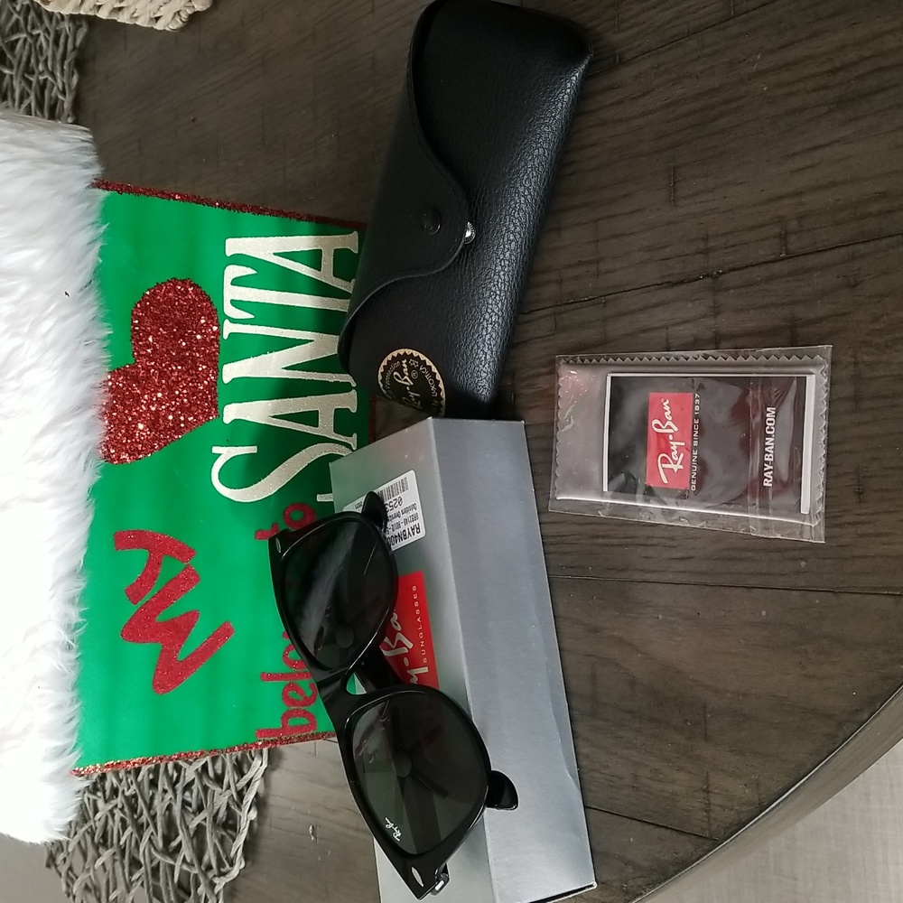 Like new Ray-Ban large wayfarer